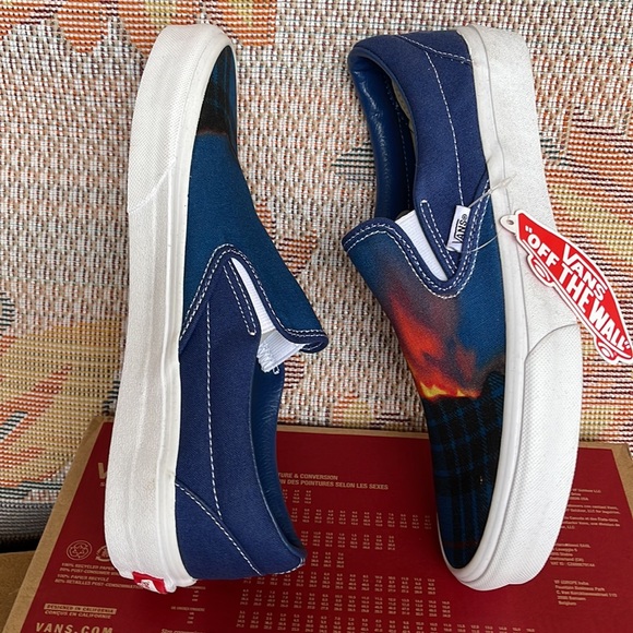 Vans WMNS Classic Slip-0n
Big Reveal Classics Navy/
VN000XG81P4
Sneakers - Picture 12 of 16